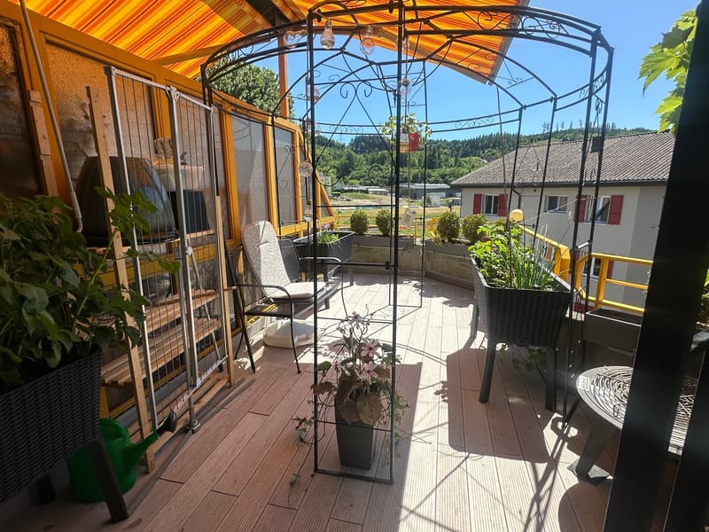 Appartement mansardé de 4,5 pièces confortable avec terrasse (1)
