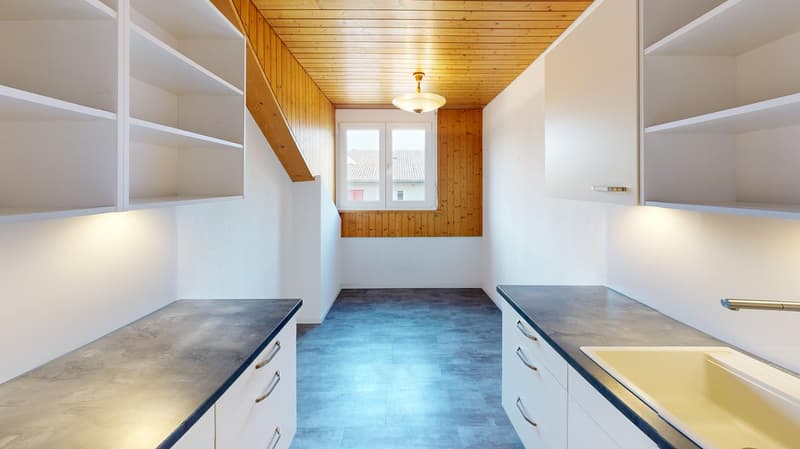 Grosszügige 4.5-Zimmer-Dachwohnung mit Charme in Pieterlen (5)