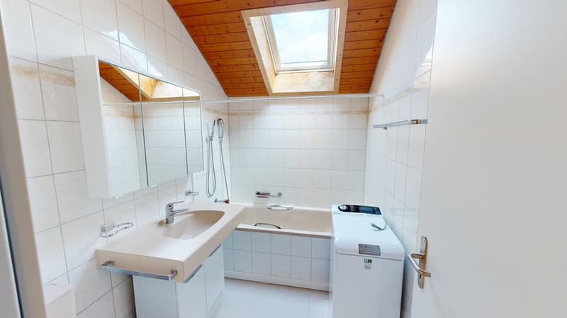Grosszügige 4.5-Zimmer-Dachwohnung mit Charme in Pieterlen (9)