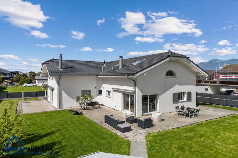 Spacious individual villa of 269 m² with 2 apartments, on a 1'009 m² plot in Le Bouveret! (1)