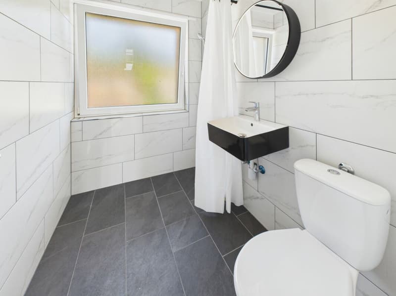 FRESHLY RENOVATED WITH BEAUTIFUL VIEWS (5)