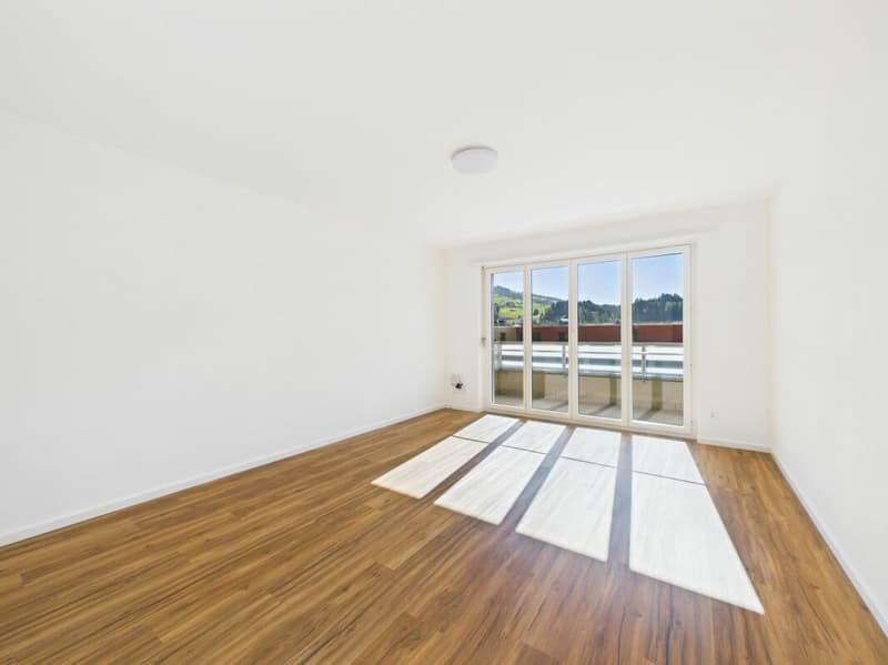 FRESHLY RENOVATED WITH BEAUTIFUL VIEWS (2)