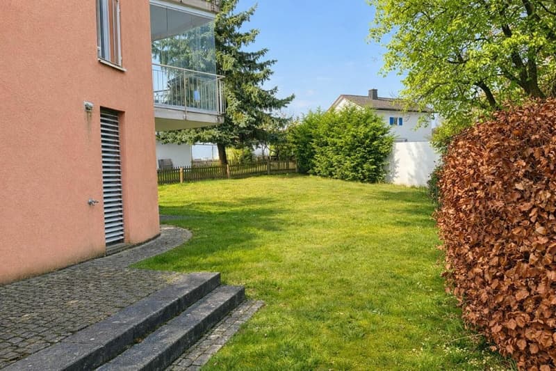 Appartement attractif avec espace de sièges ensoleillé (6)