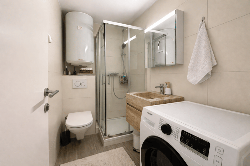 BRIGHT, COMPACT, CHARMING AND CENTRAL (5)