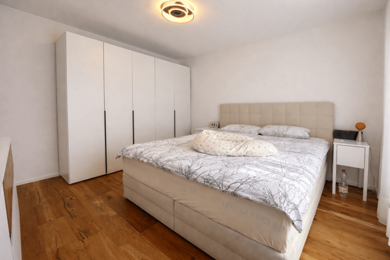 BRIGHT, COMPACT, CHARMING AND CENTRAL (4)