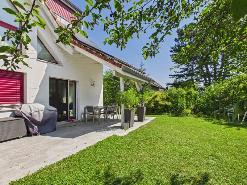 Familiare con giardino soleggiato alla fine di una strada chiusa (2)