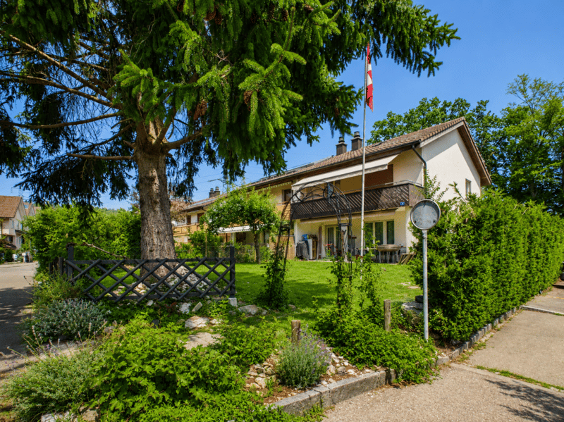 DOPPELHAUSHÄLFTE MIT GROSSEM GARTEN (2)