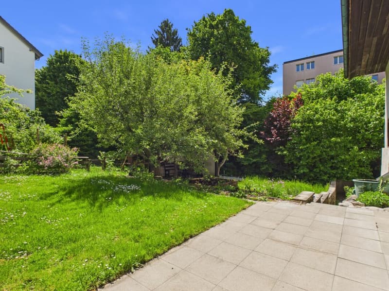 RIEGELHAUS MIT SONNIGEM GARTEN (8)