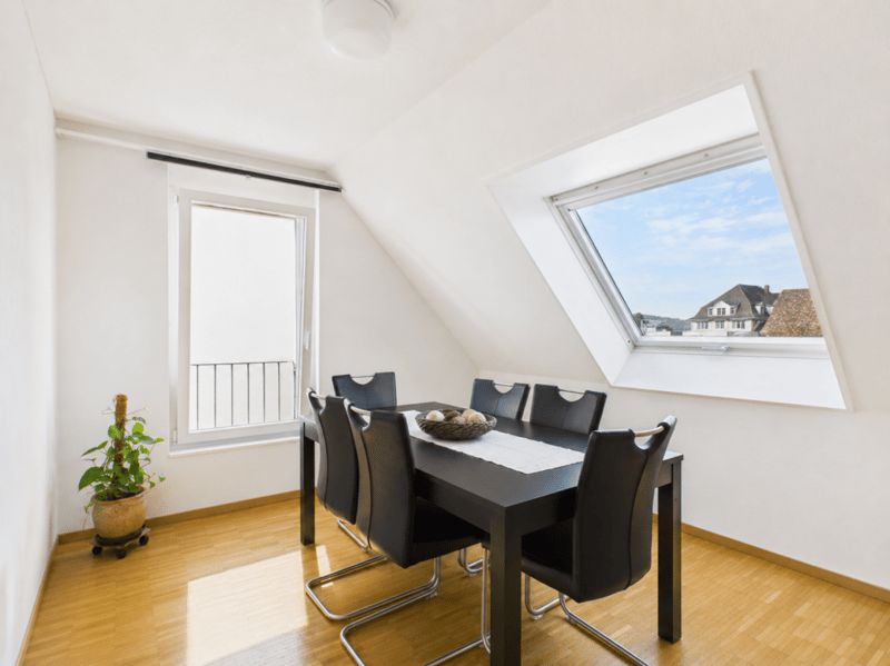 VIEL PLATZ UND HELLE ZIMMER AN ZENTRALER LAGE (4)