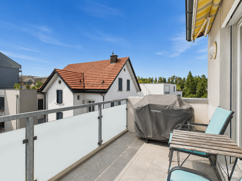 VIEL PLATZ UND HELLE ZIMMER AN ZENTRALER LAGE (1)