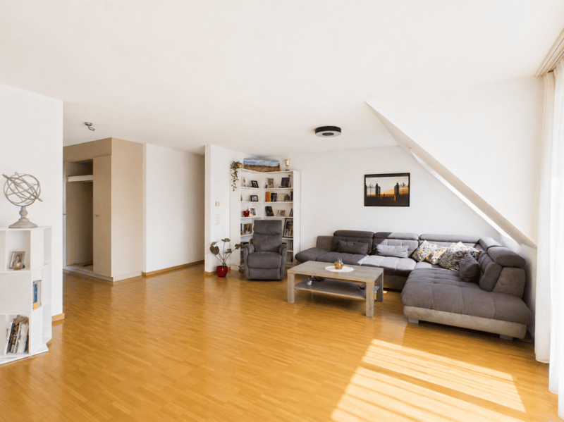 VIEL PLATZ UND HELLE ZIMMER AN ZENTRALER LAGE (3)