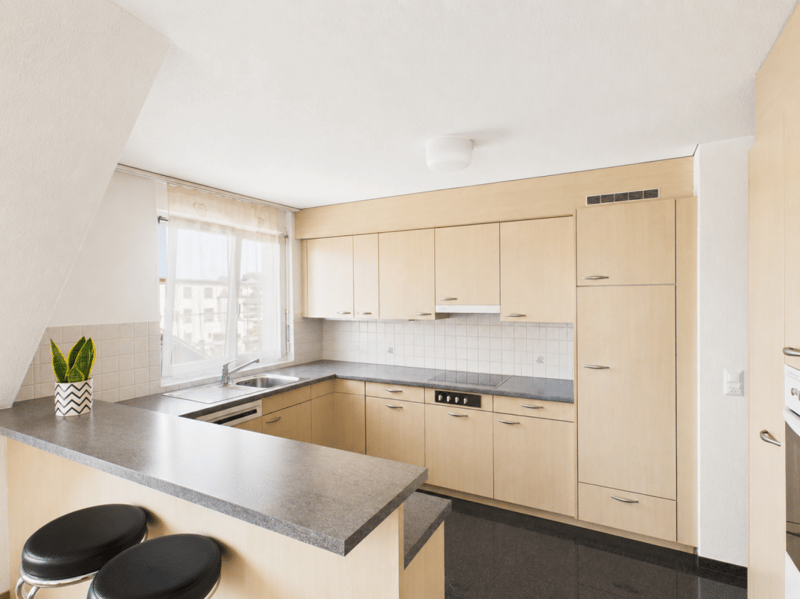 VIEL PLATZ UND HELLE ZIMMER AN ZENTRALER LAGE (5)