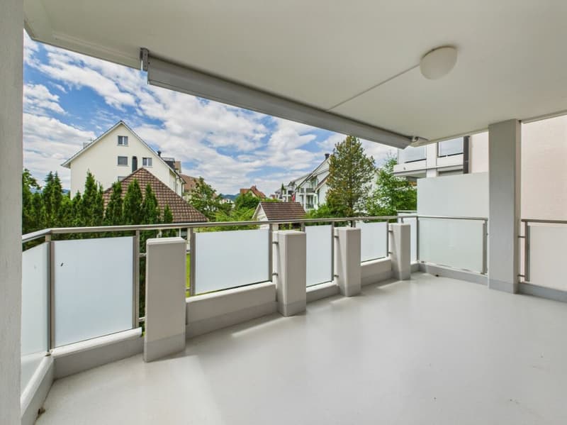 ZENTRAL MIT GROSSZÜGIGEM BALKON (1)