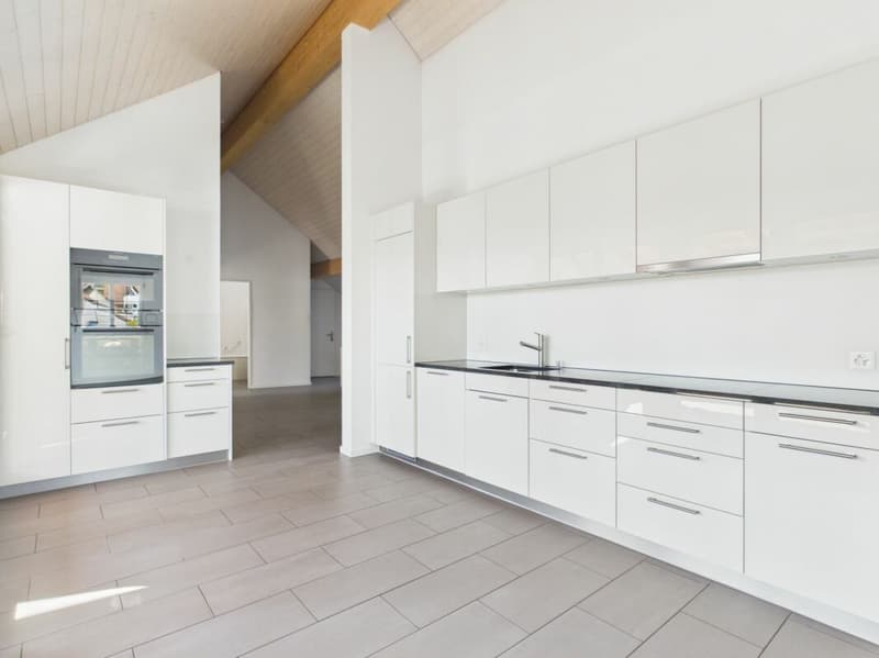 MODERNER AUSBAU UND GROSSZÜGIGES RAUMGEFÜHL (3)