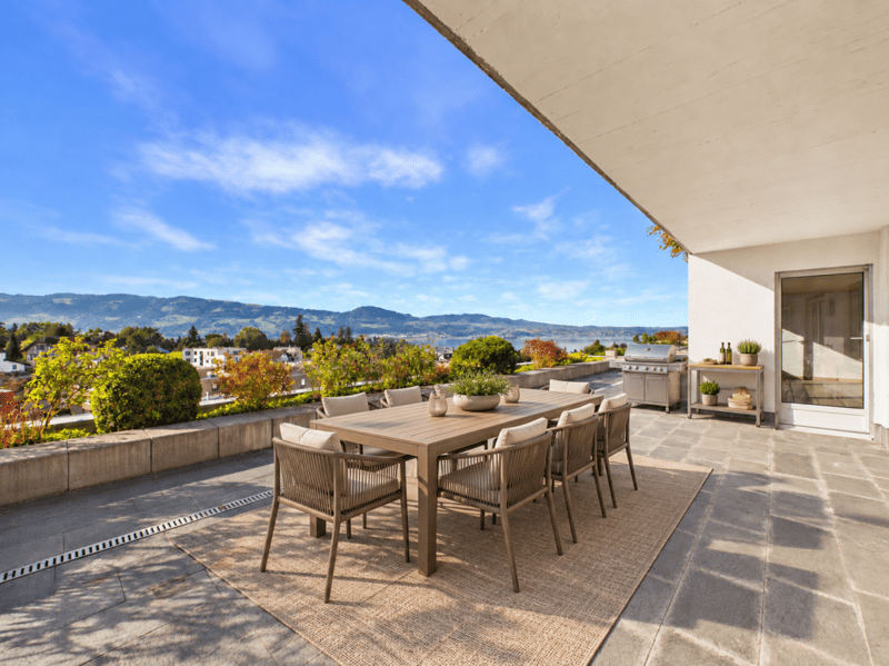 UNVERBAUBARE PANORAMASICHT ÜBER DEN ZÜRICHSEE (1)