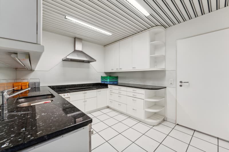 Attraktive Buro- und Gewerbeflaeche (625 m2) mit maximaler Flexibilitaet in Luzern-Littau (8)
