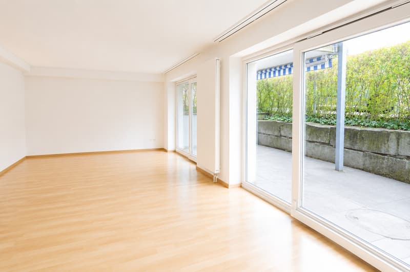 Stilvolle 2.5-Zimmer-Wohnung mit privatem Sitzplatz an ruhiger Lage (3)