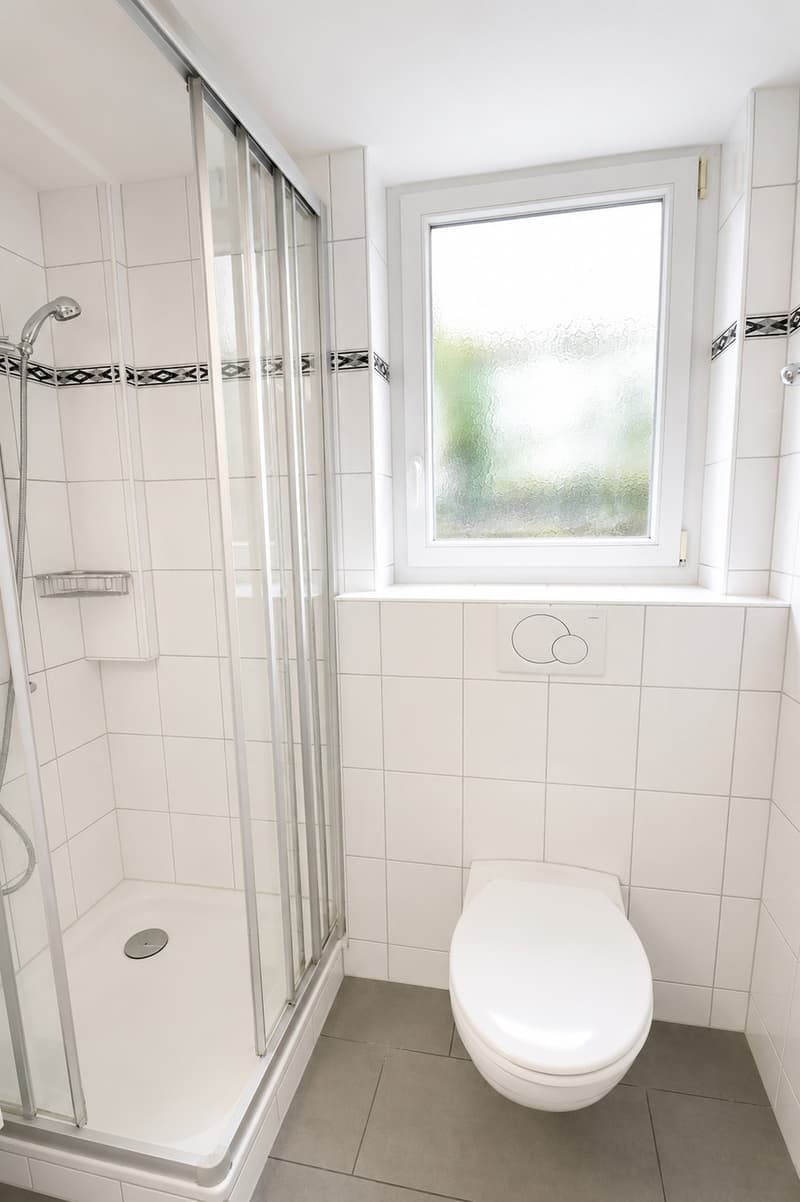 Stilvolle 2.5-Zimmer-Wohnung mit privatem Sitzplatz an ruhiger Lage (5)