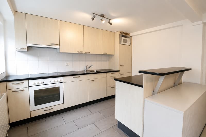 Stilvolle 2.5-Zimmer-Wohnung mit privatem Sitzplatz an ruhiger Lage (4)