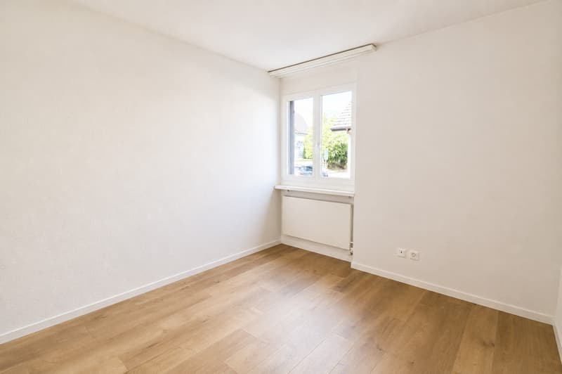 Grosszügige 3.5-Zimmerwohnung mit Gartensitzplatz in Oberbuchsiten (5)