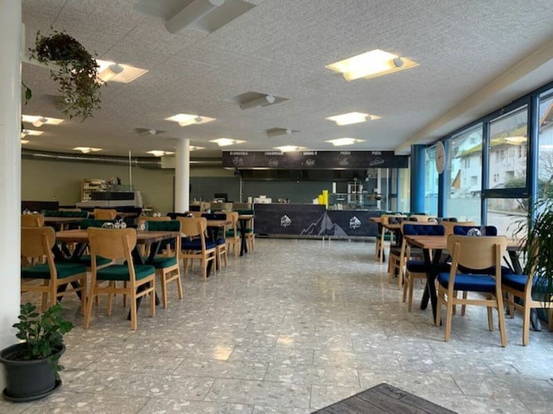 Attractive office and practice space/barrier-free accessible on the ground floor for rent (1)