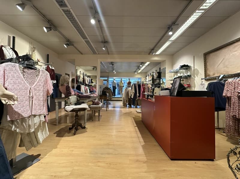 Negozio in posizione centrale (4)