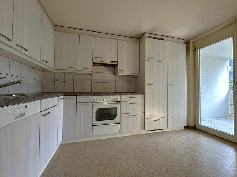 4.5 Zimmer-Wohnung mit Autoabstellplatz (3)
