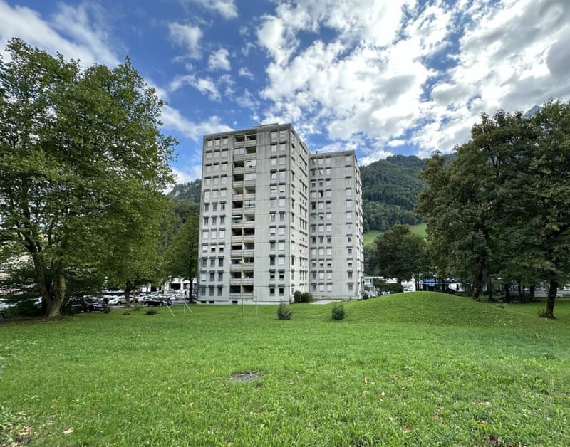 4.5 Zimmer-Wohnung mit Autoabstellplatz (1)