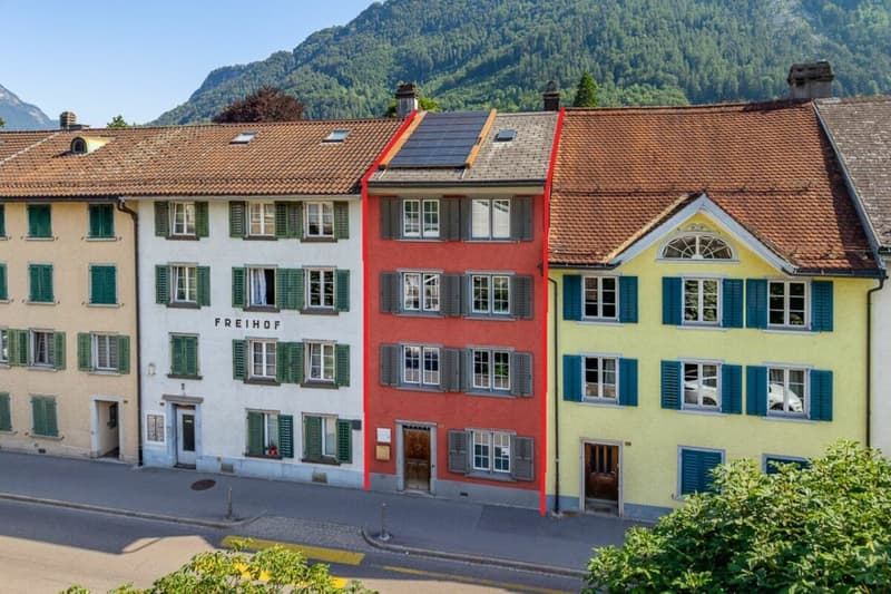 Attraktives 6.5 Zi.- Reiheneinfamilienhaus zum mieten in Ennenda bei Glarus (1)