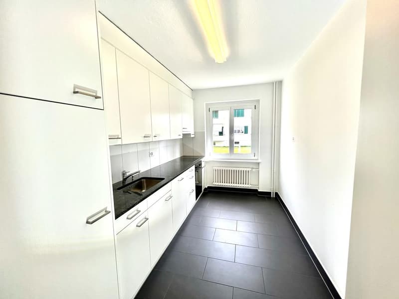 Gehobene 4.5-Zimmer-Wohnung mit Balkon und schöner Aussicht in Bellach (3)