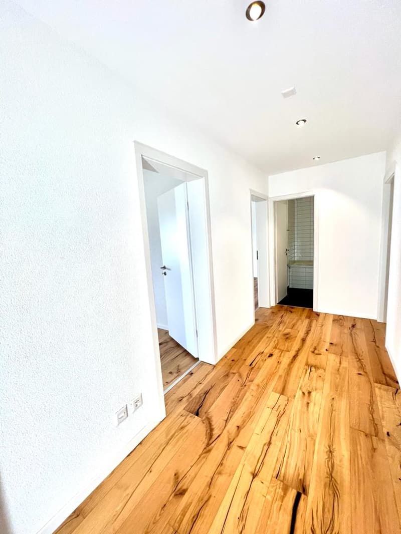 Gehobene 4.5-Zimmer-Wohnung mit Balkon und schöner Aussicht in Bellach (2)