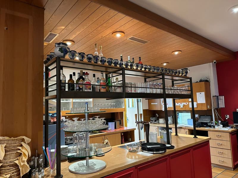 Charming restaurant with terrace and new kitchen (6)