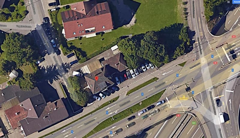 PARKPLATZ AN HOCH FREQUENTIERTER LAGE (4)