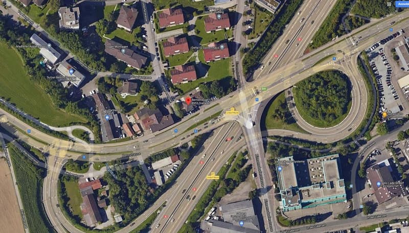 PARKPLATZ AN HOCH FREQUENTIERTER LAGE (5)