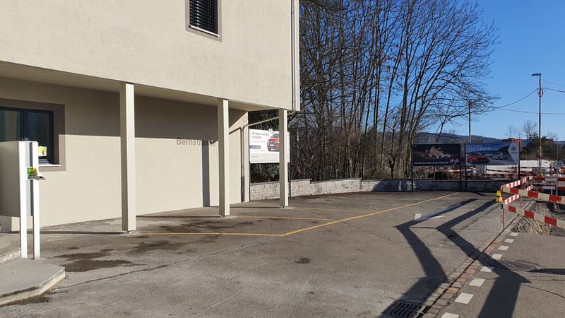 PARKPLATZ AN HOCH FREQUENTIERTER LAGE (2)