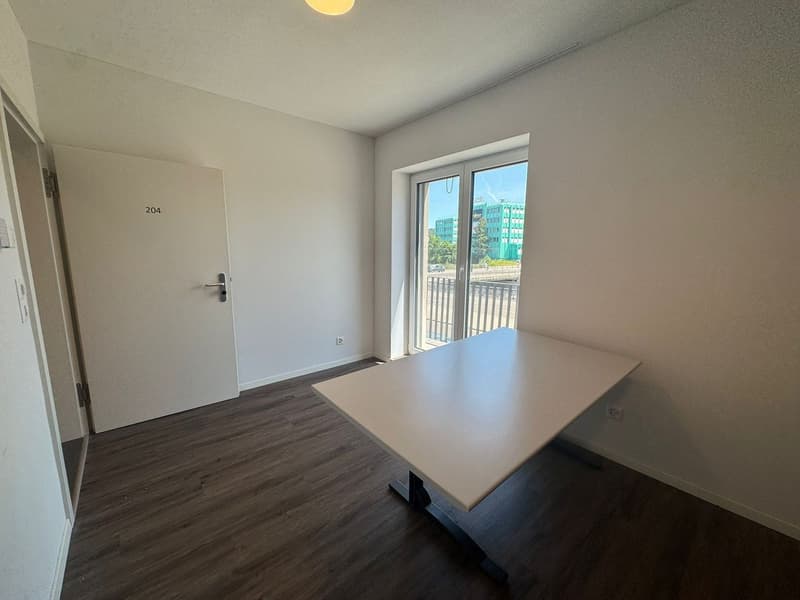 Espace de pratique, de bureau ou d'atelier lumineux dans un bon emplacement à Dietikon (3)