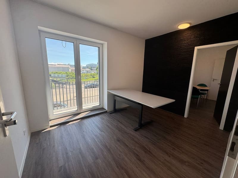 Espace de pratique, de bureau ou d'atelier lumineux dans un bon emplacement à Dietikon (1)