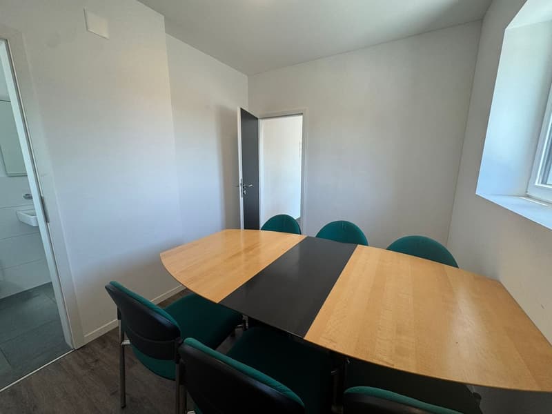 Espace de pratique, de bureau ou d'atelier lumineux dans un bon emplacement à Dietikon (5)