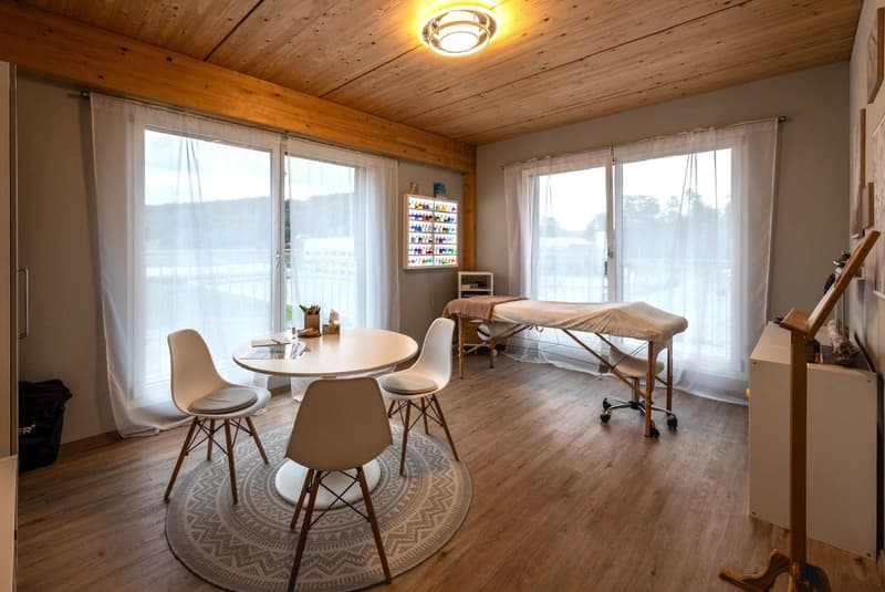 Architectural Highlight: 5.5-Room Office/Practice Space with Plenty of Light & Style (7)