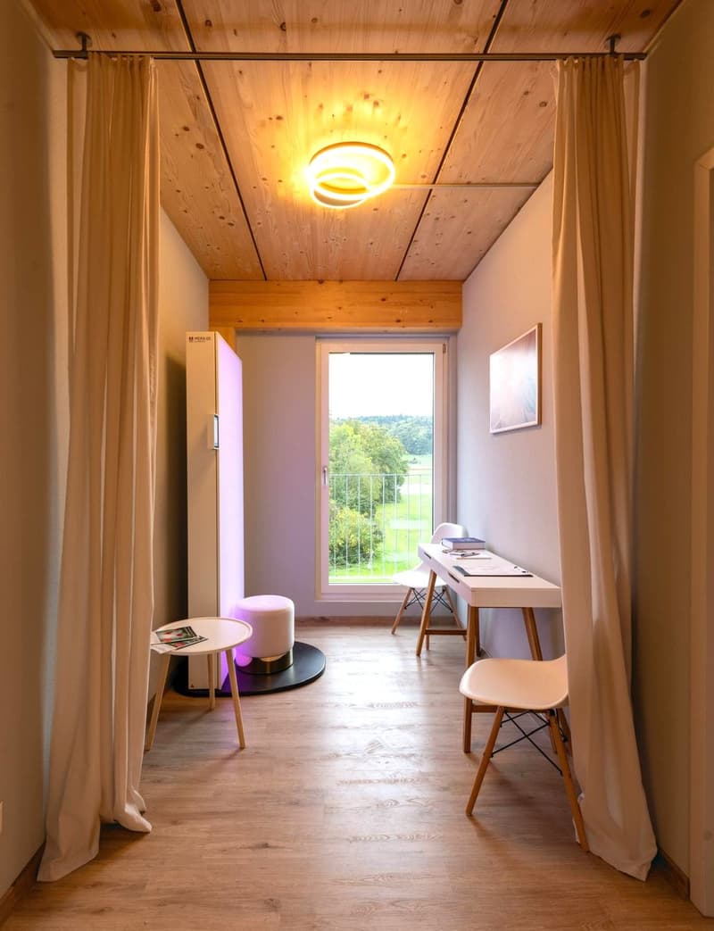 Architectural Highlight: 5.5-Room Office/Practice Space with Plenty of Light & Style (12)