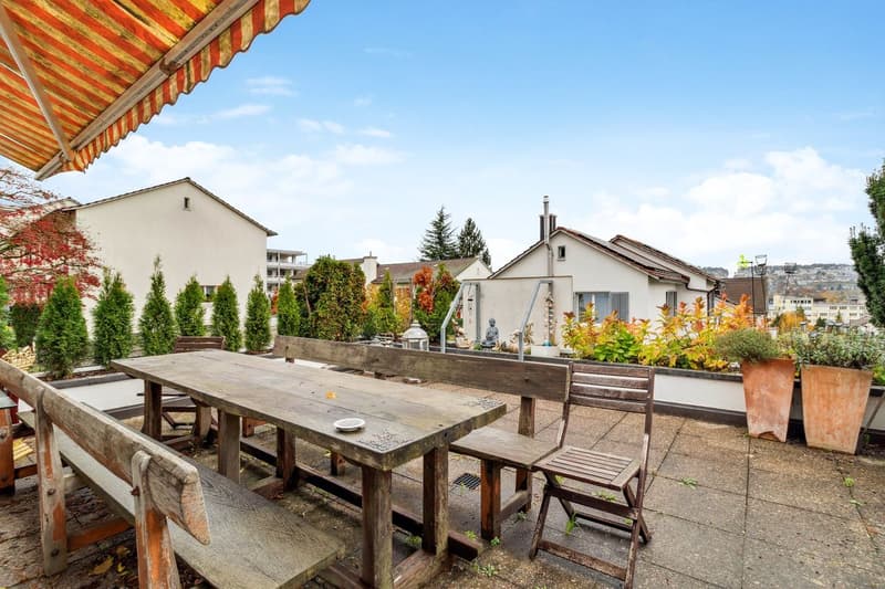 Exclusive, quietly located single-family house with pool for long-term rent (11)