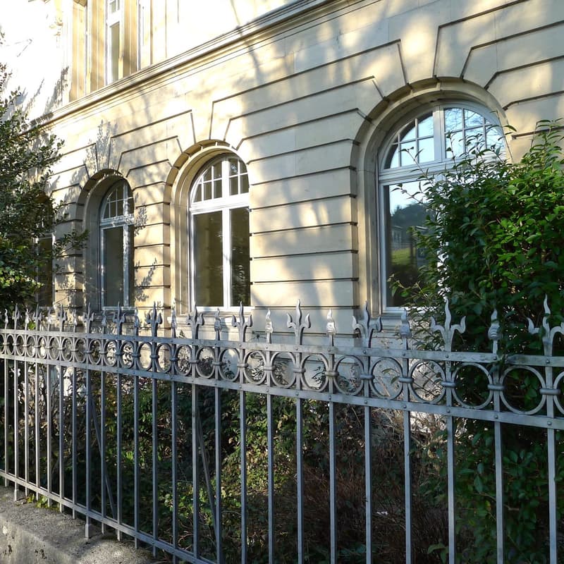 CENTRALLY LOCATED OFFICE WITH 2 ROOMS AND A LOT OF CHARM (6)