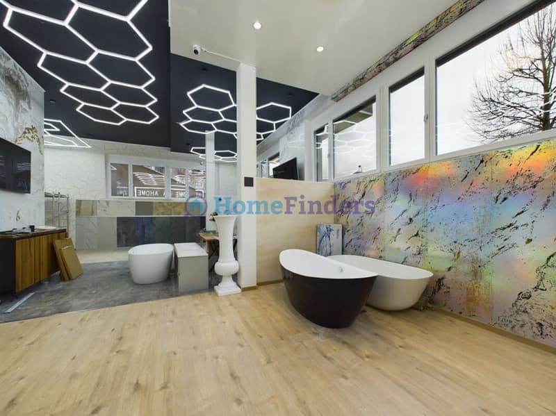 MODERN AND SPACIOUS - YOUR NEW COMPANY LOCATION! (4)