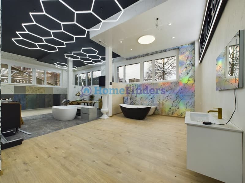 MODERN AND SPACIOUS - YOUR NEW COMPANY LOCATION! (1)