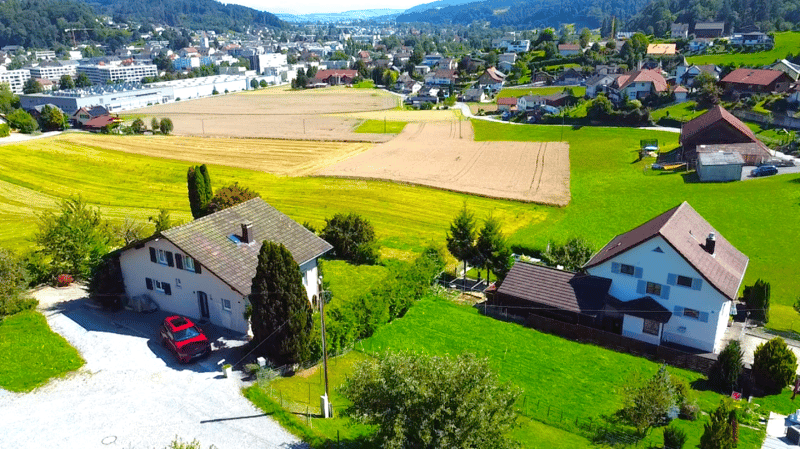 SANIERT MIT SONNIGEM GARTEN UND ALPENSICHT! (2)