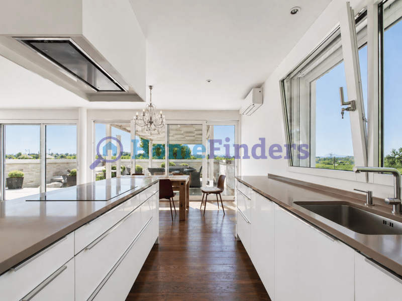BRIGHT AND AIRY UNIQUE PROPERTY WITH SUNNY TERRACE! Copy (5)