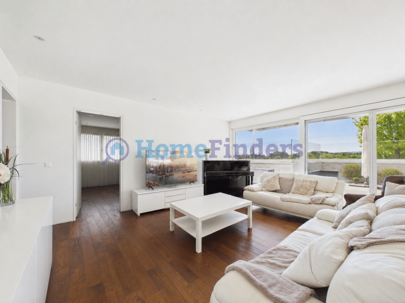 BRIGHT AND AIRY UNIQUE PROPERTY WITH SUNNY TERRACE! Copy (7)