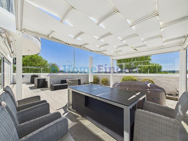 BRIGHT AND AIRY UNIQUE PROPERTY WITH SUNNY TERRACE! Copy (2)