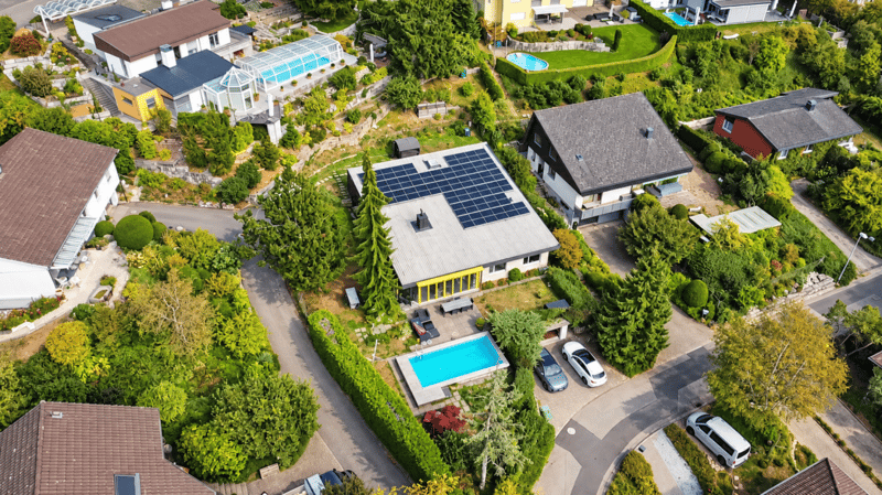 WOHNTRAUM MIT GROSSEM GARTEN UND EIGENEM POOL (1)