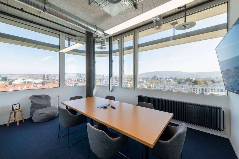 Spazio ufficio moderno al 10° piano con vista a 360° (4)